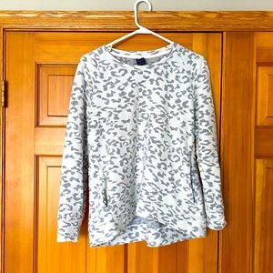 Gap sweater size medium. Cream/grey with pockets.